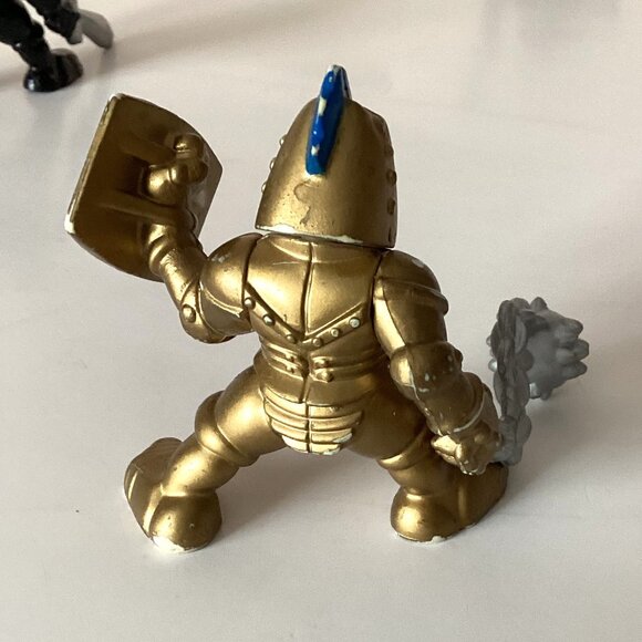 Vintage 1994 Adventures Black and Gold Knights Toy Action Figures Collectable - Picture 5 of 7